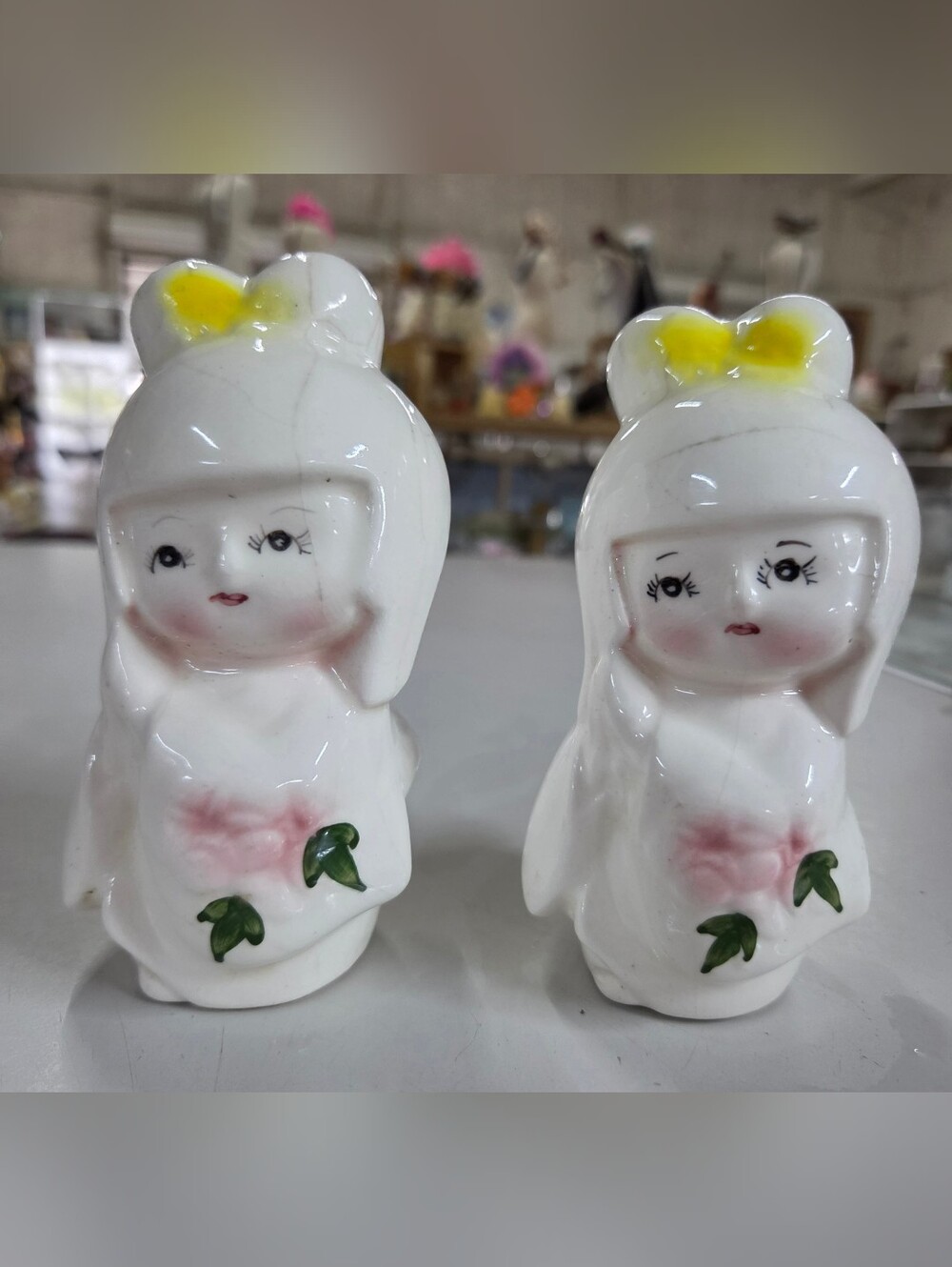 Vintage Chinoiserie Ceramic Geisha Maiko Girl Figurines Shabby Chic Pair Crazed